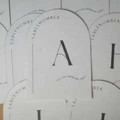 ❹ 結婚式 つぶつぶ アーチ型 テーブルナンバー 結婚式準備 白クリーム