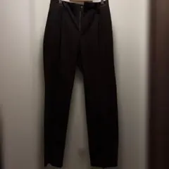 ブラウンのプリーツスラックス