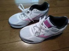 新品未使用　MIZUNO　ランニングシューズ マキシマイザー 白×ピンク　23㎝