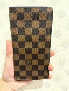 イニシャル入りLOUIS VUITTONダミエ長財布になります。