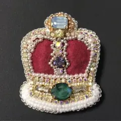 クラウン　ビーズ刺繍ブローチ　ハンドメイド