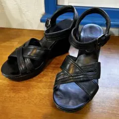 ウェッジヒールサンダル　ブラック　コールハーン