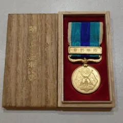 実物】明治三十七八年従軍記章 木箱付き - メルカリ