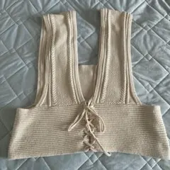 GU ベージュ ニットビスチェ レースアップ