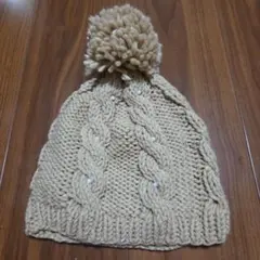 ベージュ ケーブル編み ニット帽