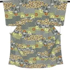 5k389 着物　正絹　袷　小紋　緑　金色　白　赤　黒　花柄　和装