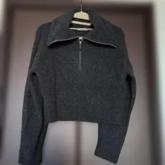 ダークグレー ハイネック クロップドセーター