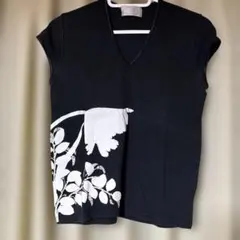 EPOCA THE SHOP ブラック 花柄 Vネック 半袖Tシャツのサムネイル