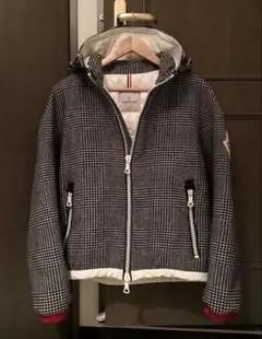 【専用】MONCLER×AMI グレンチェック柄ダウンパーカー モンクレールのサムネイル