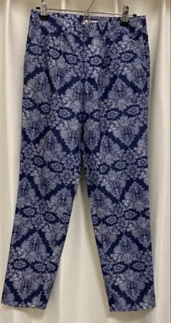 テーパードパンツ