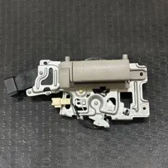 【動作確認済み】純正品　日産セレナc26 右ドアロックアクチュエータ　送料無料のサムネイル