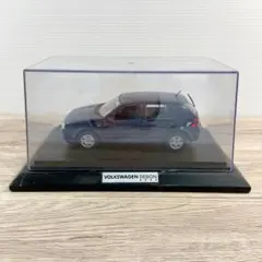 フォルクスワーゲン　デザイン　ゴルフ　ミニカー　ネイビー　台座付き　②のサムネイル