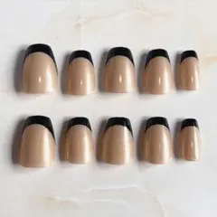 ブラックフレンチネイル　シャンパンベージュ　オフィスネイル　大人シンプル