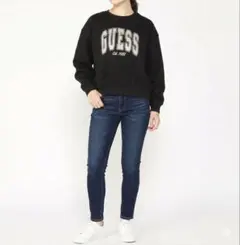 【GUESS】カレッジトレーナー ラインストーン ショート丈 裏起毛 ブラック