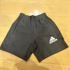 adidas ブラックショートパンツ　ハーフパンツ