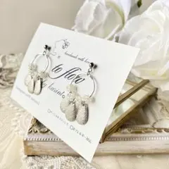 〈値下げ〉ハンドメイドピアス　フープピアス　揺れるピアス　シルバー&ホワイト系