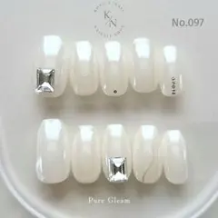 ネイルチップ　ホワイトネイル　ジルコニア　シンプルネイル　ブライダルネイル