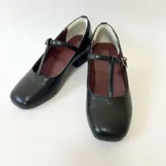 フェリシモ ミュージアム部 23.0 音が響きにくいTストラップシューズ