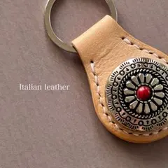 ヌメ革 キーホルダー コンチョ付き イタリアンレザー キーリング マヤナチュラル
