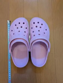 Crocs ピンク サンダル　J2