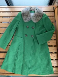 ファー付き緑色ダブルブレストコート