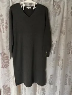 【美品】PLST ダークグレー Vネック ニットワンピース