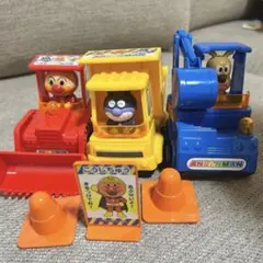 【ほぼ新品】アンパンマン　くるまだいすき工事車両セット