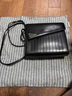 HIROKO KOSHINO ブラックショルダーバッグ