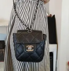 CHANEL パンチングレザー ミニマトラッセ　ターンロック ブラックのサムネイル