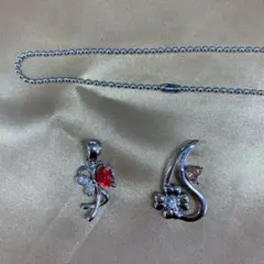 蝶モチーフとクローバーモチーフのペンダントトップ 2個セット