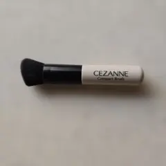 CEZANNE コンパクトブラシ ケース付きのサムネイル