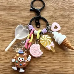 【ハンドメイド】じゃらじゃらキーホルダー　黒　おかし