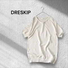 DRESKIP 半袖 Vネックニット パール調ボタン付 ホワイト Mのサムネイル