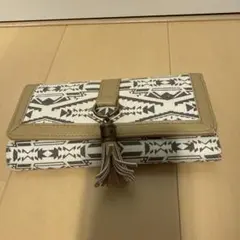 Claire's 長財布 タッセル付き 幾何学模様のサムネイル