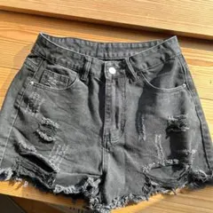 ダメージショートパンツ