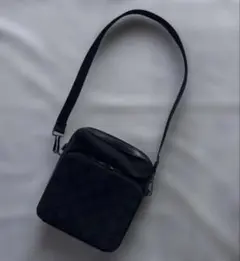 Gucci ブラックショルダーバッグ GGパターン