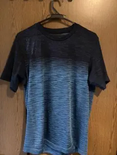 UNIQLO グラデーション 半袖Tシャツのサムネイル