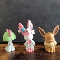 ポケモン ガチャガチャ ラルトス 　ニンフィア　イーブイ　フィギュア マスコット