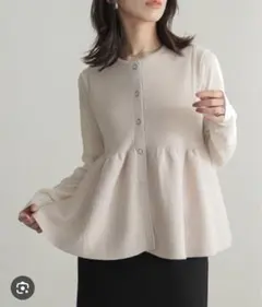 フォーシー　ペプラム ニットベスト ボタン ノースリーブ トップス フレア