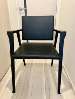 Ying様 Cassina HOLAチェア 革張 ダークブラウン系 美品 - メルカリ