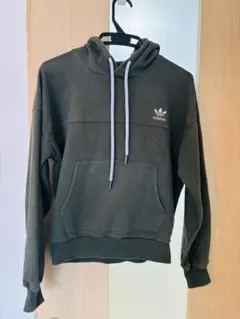 adidas originalsオリーブグリーン パーカー