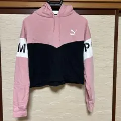 PUMA フード付きクロップドスウェット ピンク/黒