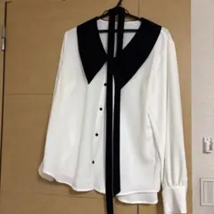 ホワイト/ブラック 大きな襟シャツ