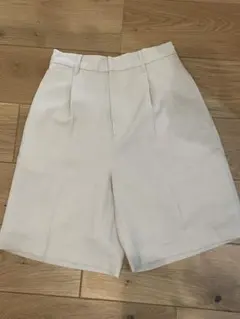 アイボリー　プリーツ入り ハーフパンツ　ローリーズファーム