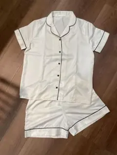 ◆GU ホワイトサテンパジャマ ショートパンツセット