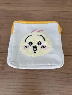 ちいかわ　うさぎ　ポーチ　ガチャガチャ