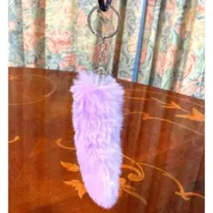 しっぽ キーホルダー ふわふわ　もふもふ　パープル　紫　パステルカラー