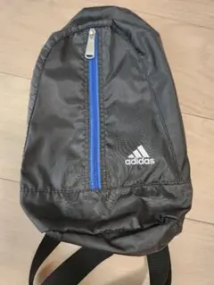 adidas ワンショルダーバッグ　ボディバッグ