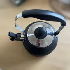 黒いステンレススチールケトルのサムネイル