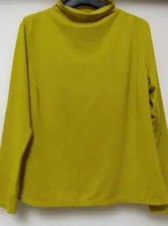 長袖タートルネックトップス マスタード